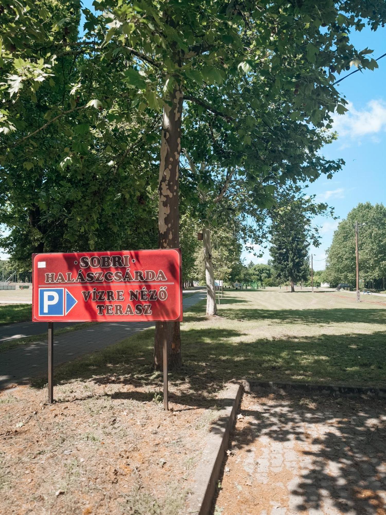 Sobri Halaszcsarda Es Panzio Baja Exterior foto