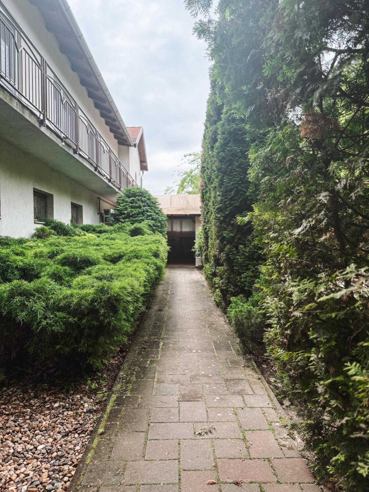 Sobri Halaszcsarda Es Panzio Baja Exterior foto