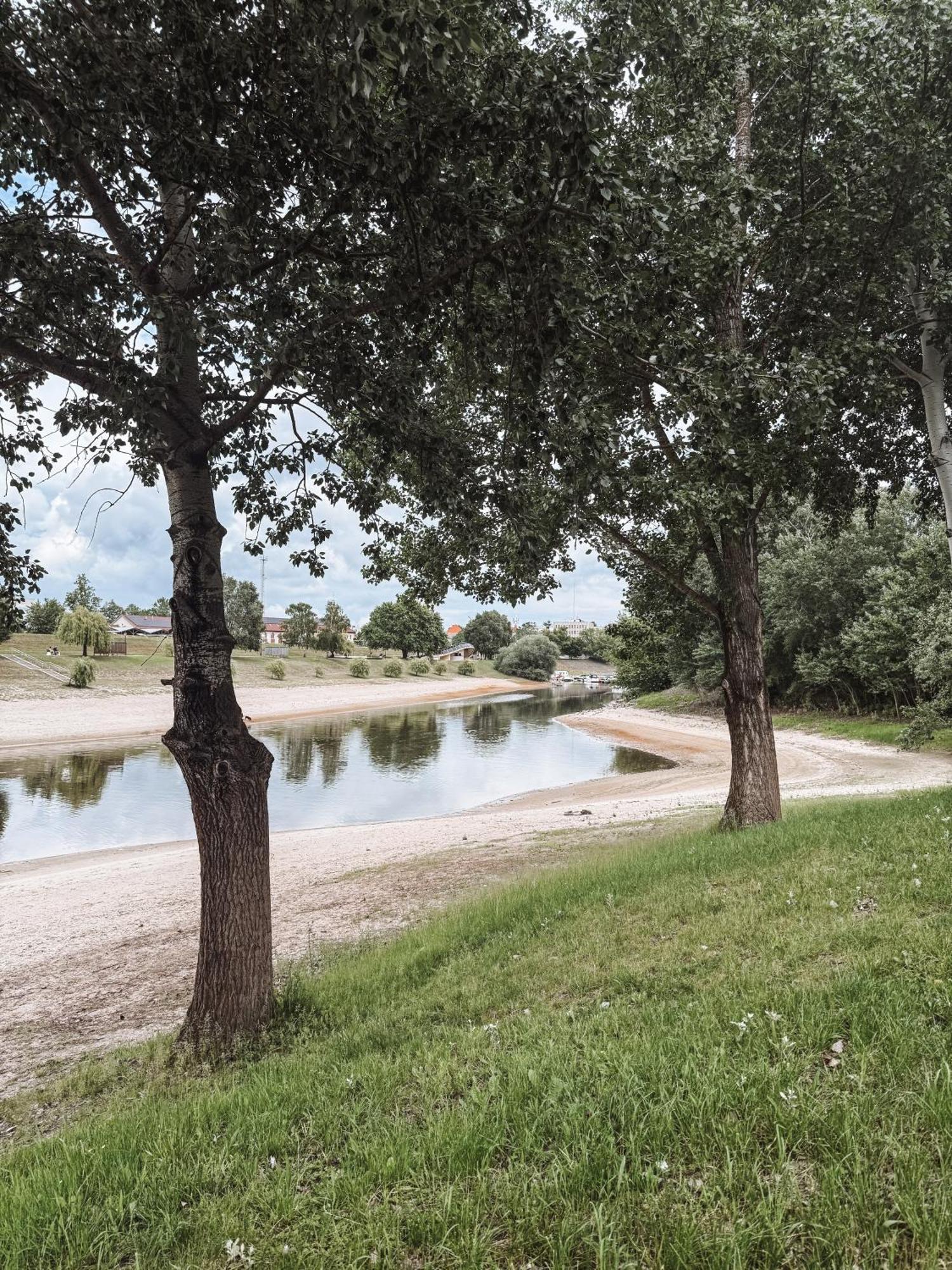 Sobri Halaszcsarda Es Panzio Baja Exterior foto