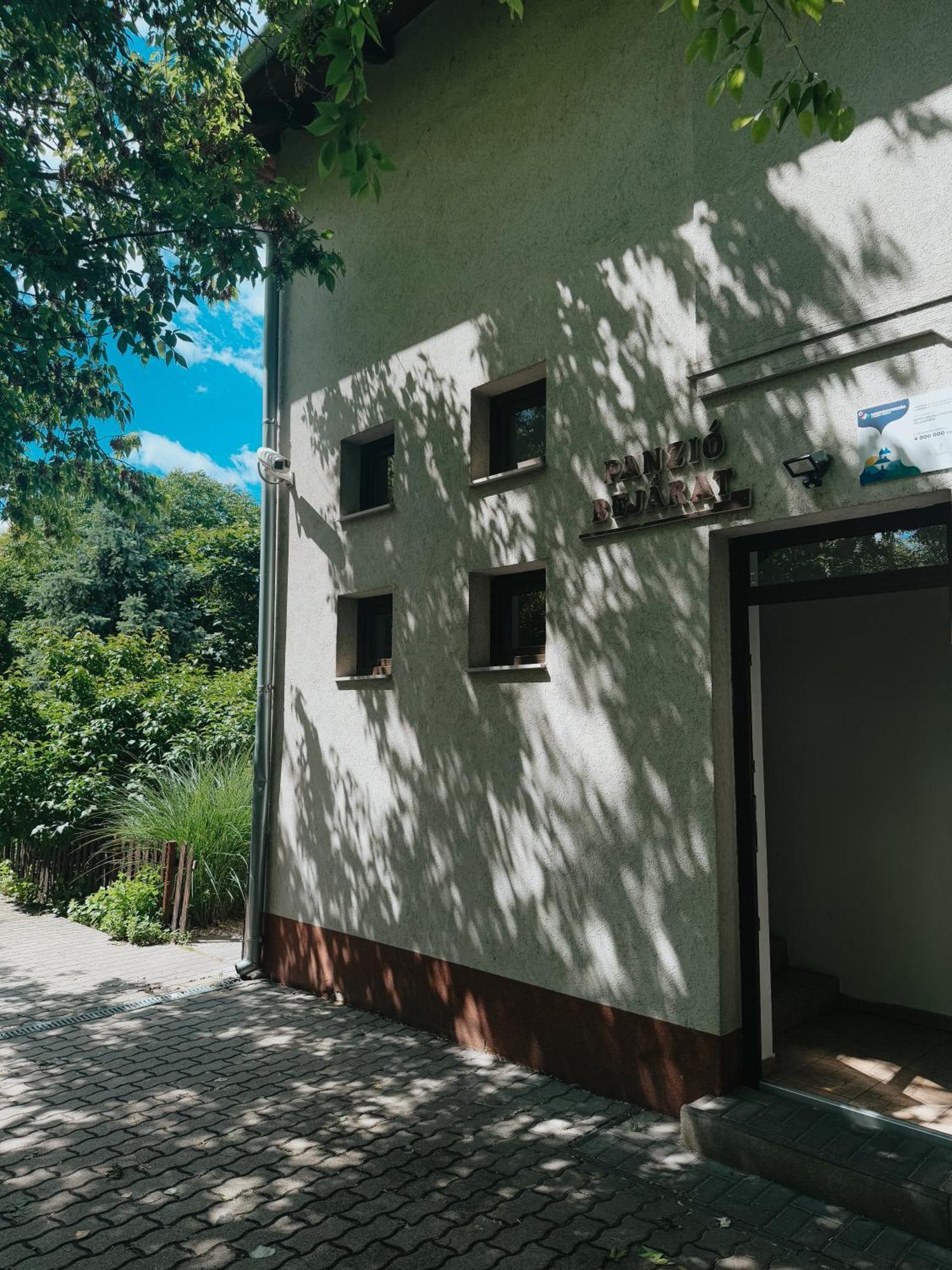 Sobri Halaszcsarda Es Panzio Baja Exterior foto
