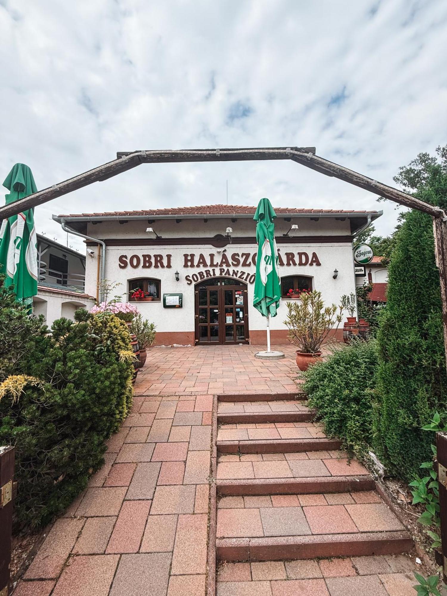 Sobri Halaszcsarda Es Panzio Baja Exterior foto