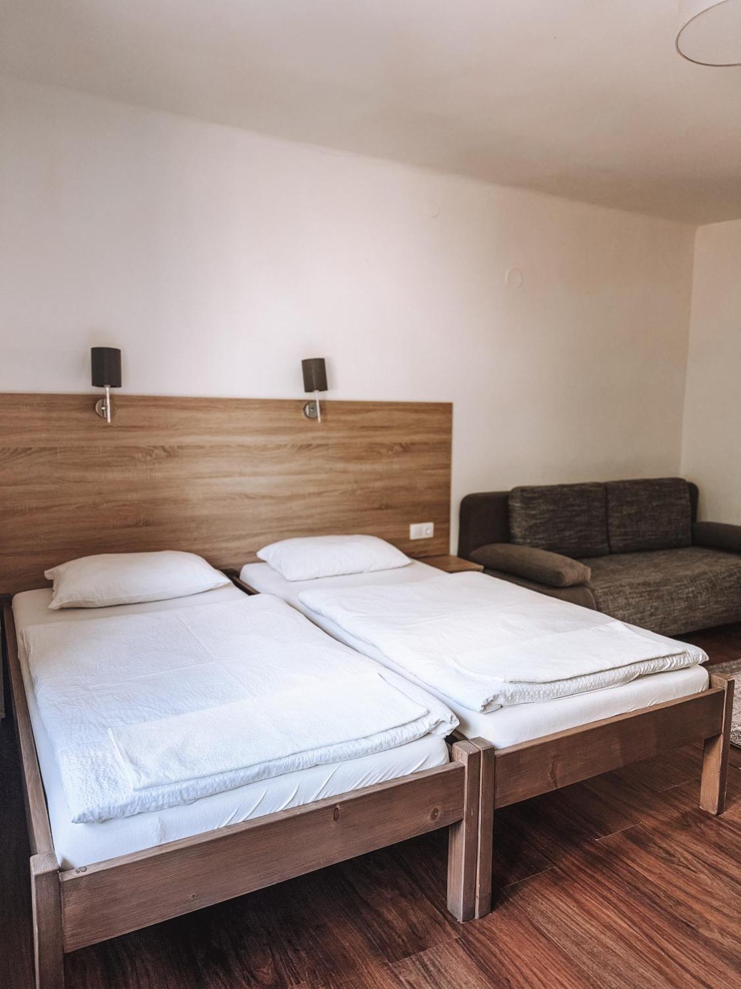 Sobri Halaszcsarda Es Panzio Baja Exterior foto