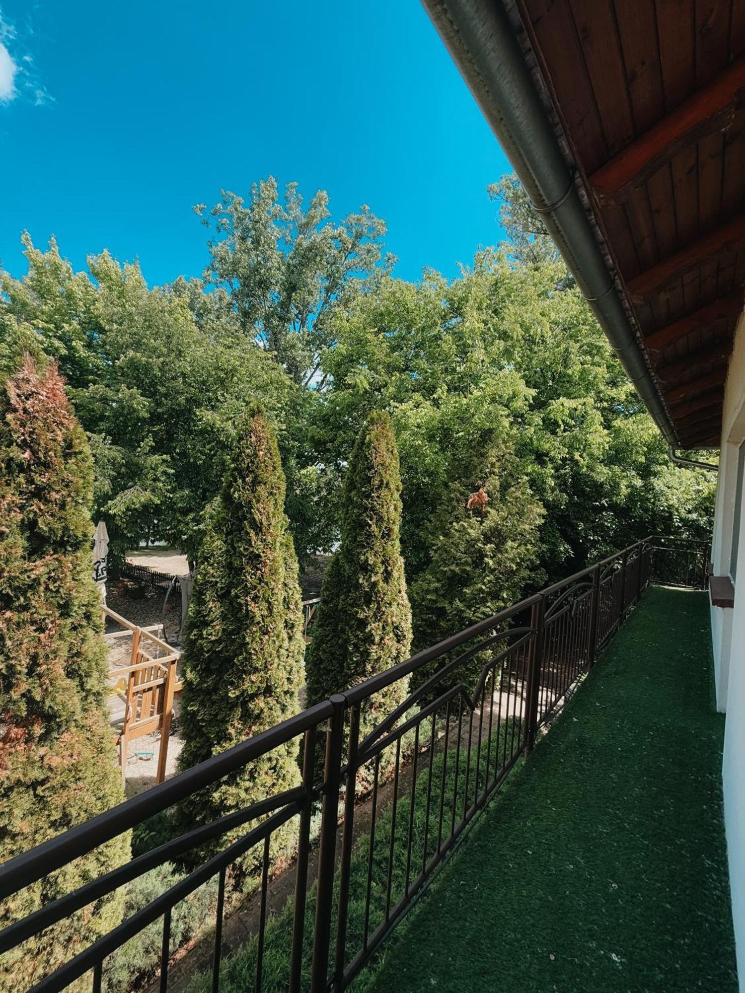 Sobri Halaszcsarda Es Panzio Baja Exterior foto