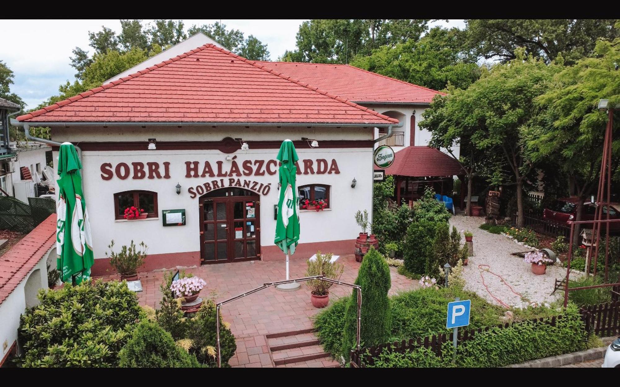 Sobri Halaszcsarda Es Panzio Baja Exterior foto